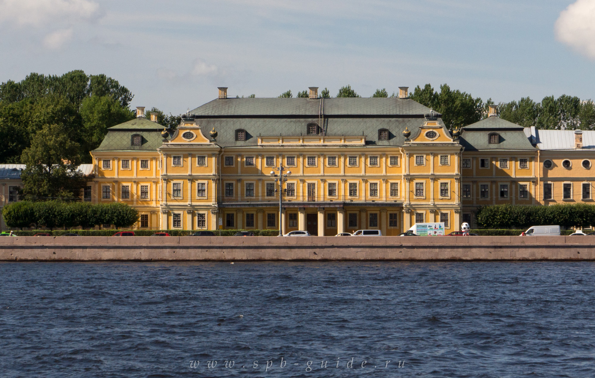 vasilevskij-ostrov-dvorec-menshikova